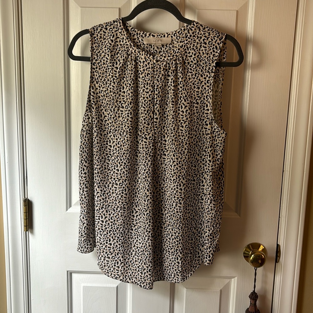 Loft sleeveless top - size L